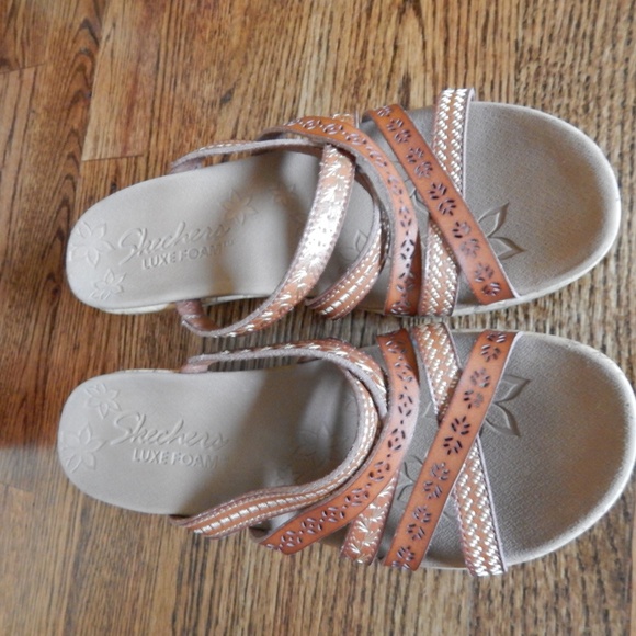 Sketchers Luxe Foam Wedge Platform Sandal - Picture 9 of 11